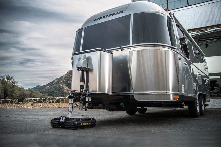 У США з'явився Trailer Valet – електричний танк для парковки трейлерів