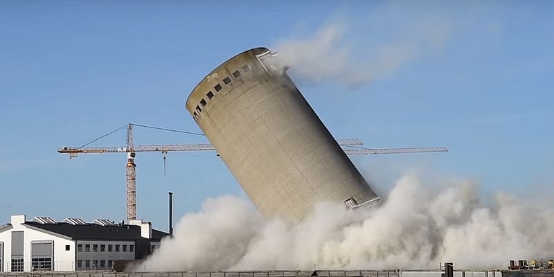 Невдале знесення вежі в датському порту потрапило на відео