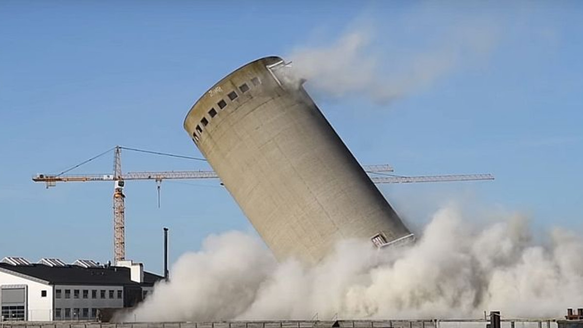 Невдале знесення вежі в датському порту потрапило на відео - фото 1