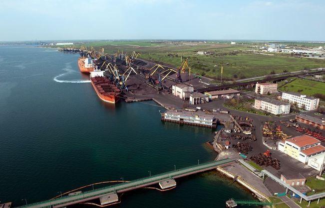 Порт Южний прийняв найбільший контейнеровоз в історії гавані