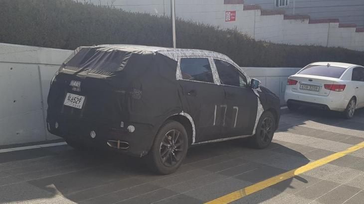 Новий кросовер KIA засвітився на тестах