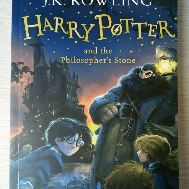 Названі найбільш продавані книги в історії- фото 237746