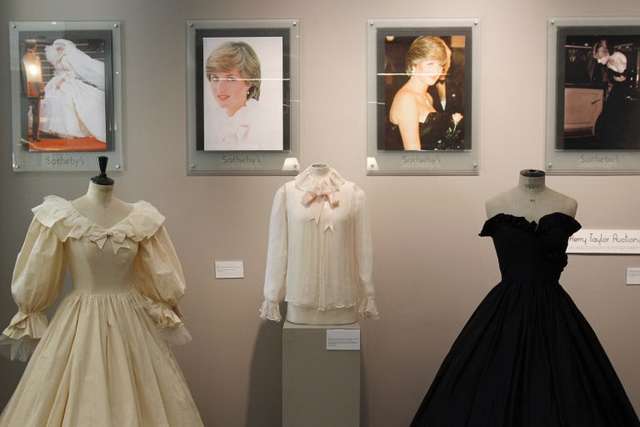 У Британії відкриють виставку нарядів принцеси Діани - фото 240327