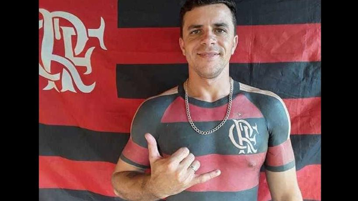 Житель Бразилії набив татуювання футболки улюбленої футбольної команди: фотофакт - фото 1