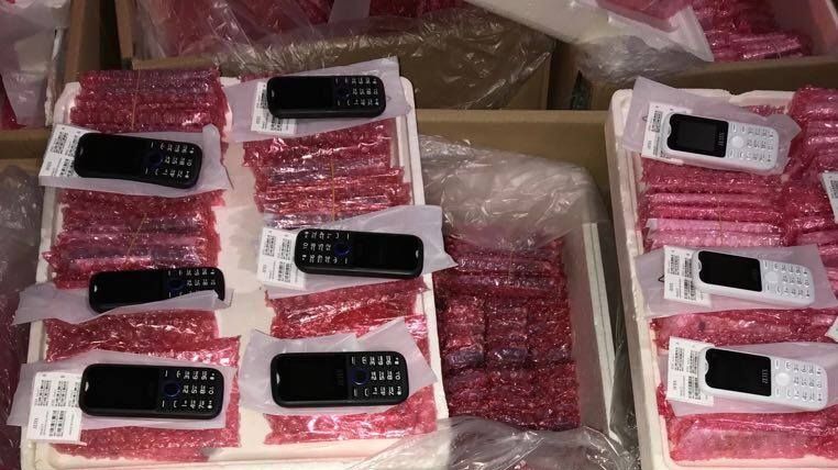 У Борисполі затримали рекордну кількість нелегальних телефонів