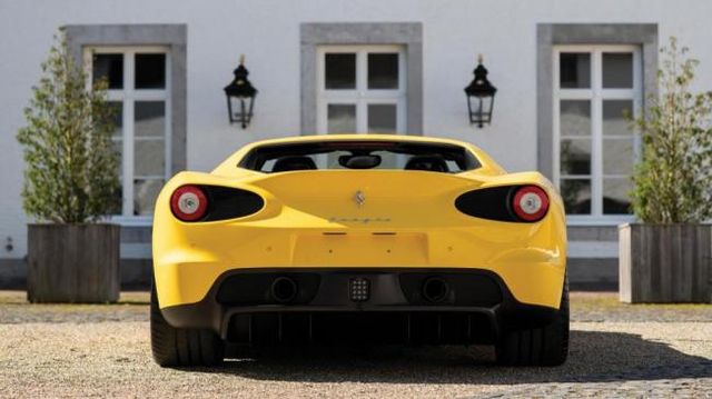 Унікальний автомобіль Ferrari виставили на аукціон- фото 242146