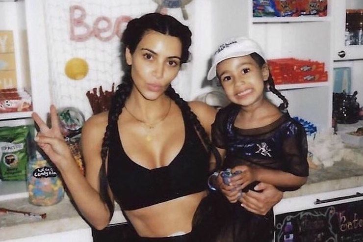 Кім Кардашян показала кадр із фотосесії маленької доньки