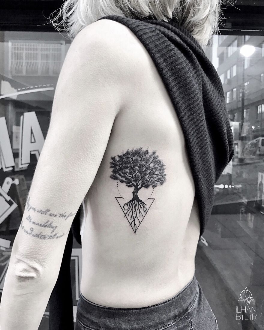 Простота, контраст і дотворк: тату-майстер створює ідеальні малюнки на тілі