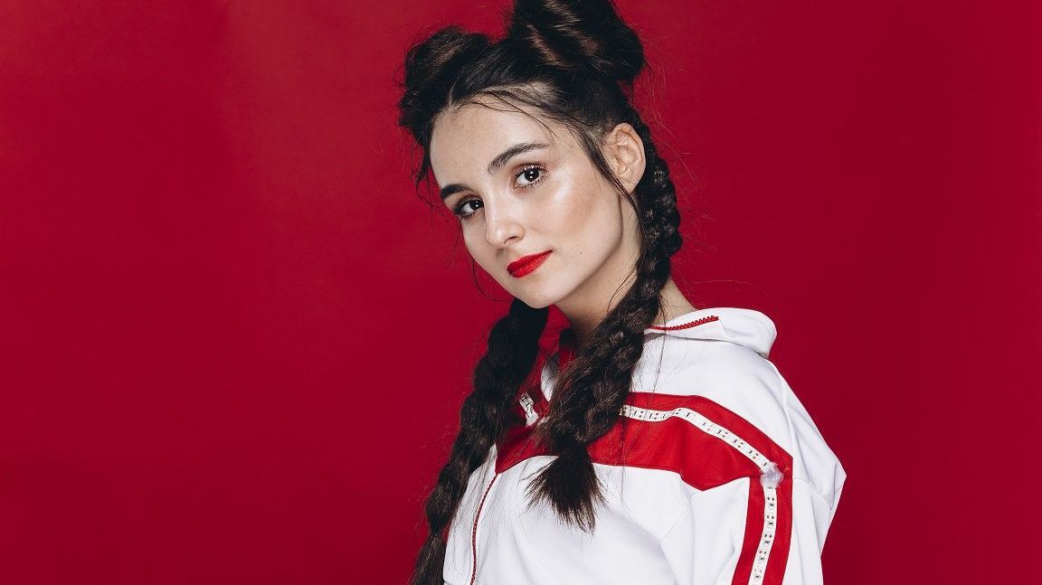 Анна Трінчер закрутила роман з однокласником Школі - фото 1