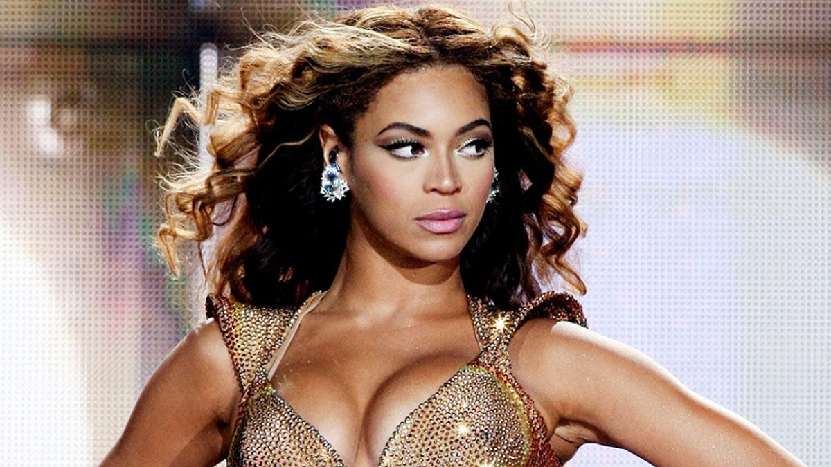 Beyonce вразила різкою зміною креативних образів на грандіозному фестивалі в США - фото 1