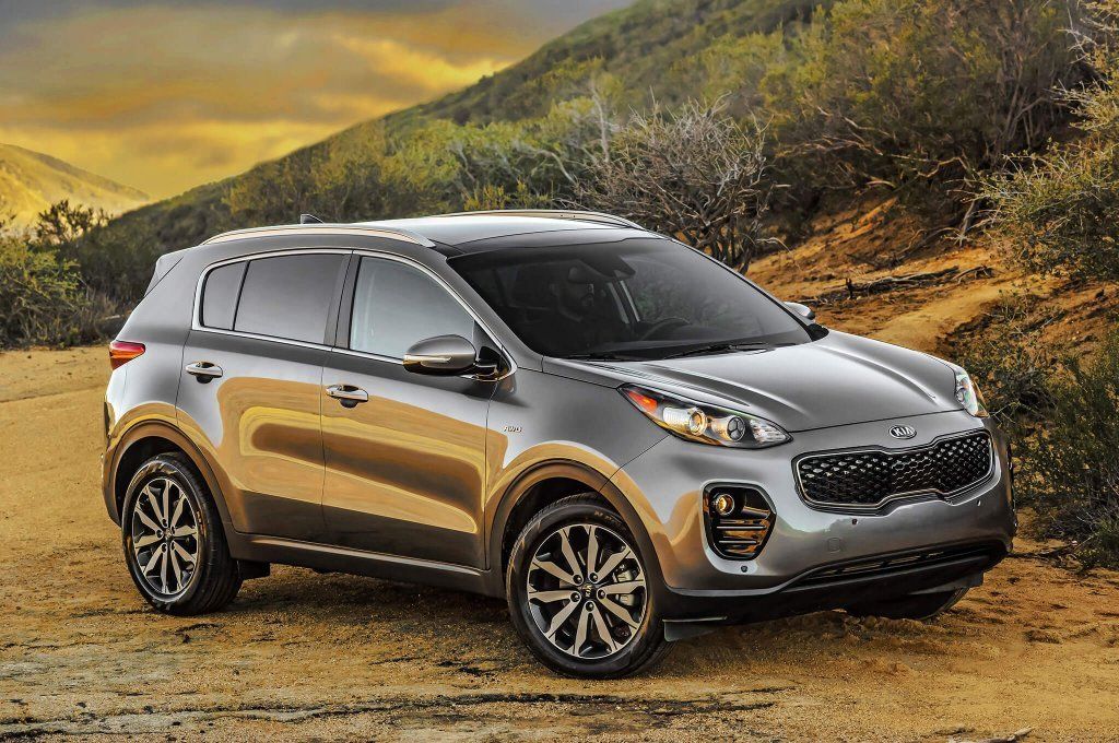 З'явилися свіжі фото оновленого кросовера KIA Sportage