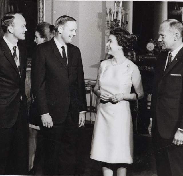 Рідкісні знімки королеви Великобританії- фото 242085