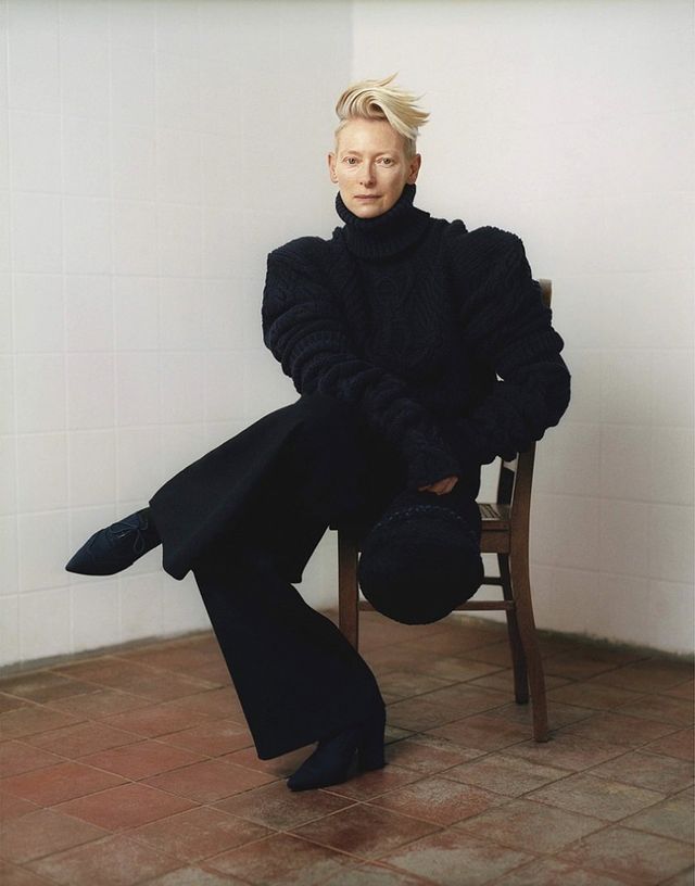 Тільда Свінтон знялася для глянцю: ефектні фото - фото 241339