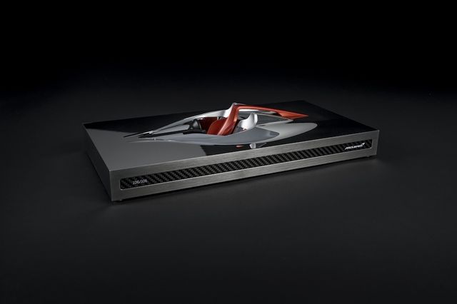 Ось що отримають покупці тримісного McLaren у подарунок - фото 238177