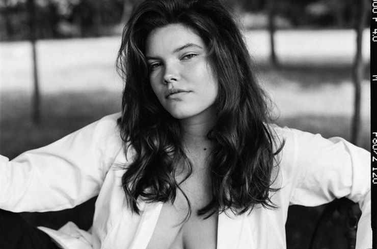 Модель plus-size із Playboy показала апетитні форми