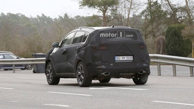З'явилися свіжі фото оновленого кросовера KIA Sportage - фото 240305