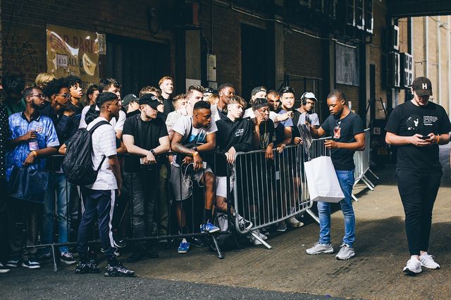 Скільки втрачають великі мережі через довгі черги: кругленька сума - фото 243615