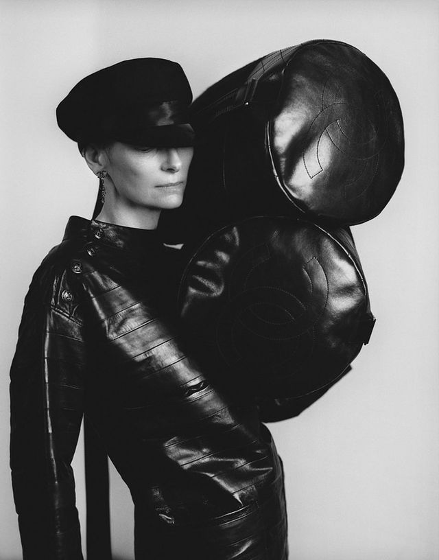 Тільда Свінтон знялася для глянцю: ефектні фото - фото 241340