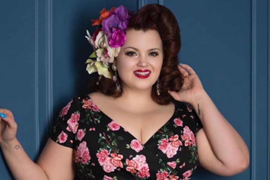 Відома модель plus-size похизувалася знімком в білизні