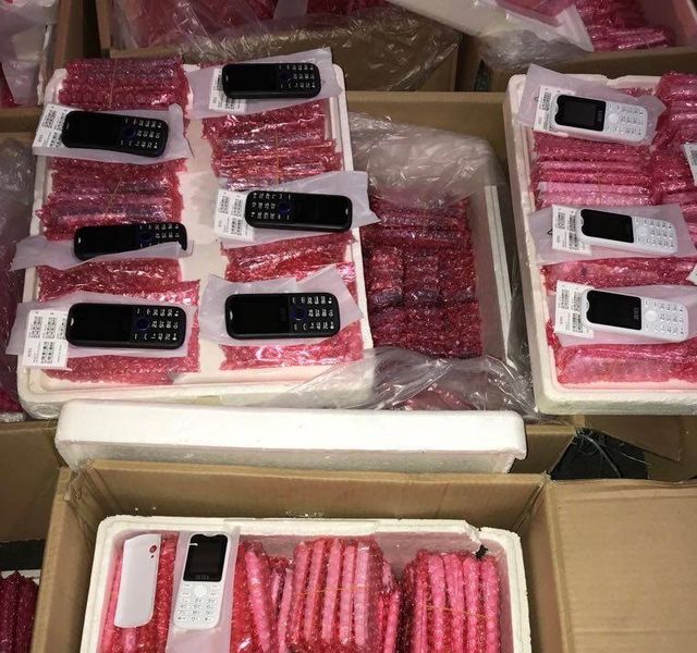 У Борисполі затримали рекордну кількість нелегальних телефонів- фото 240143