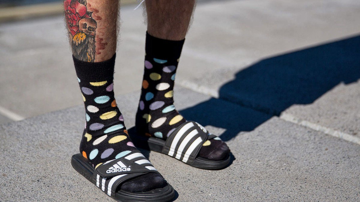Сандалі зі шкарпетками: модні будинки дали добро - фото 1