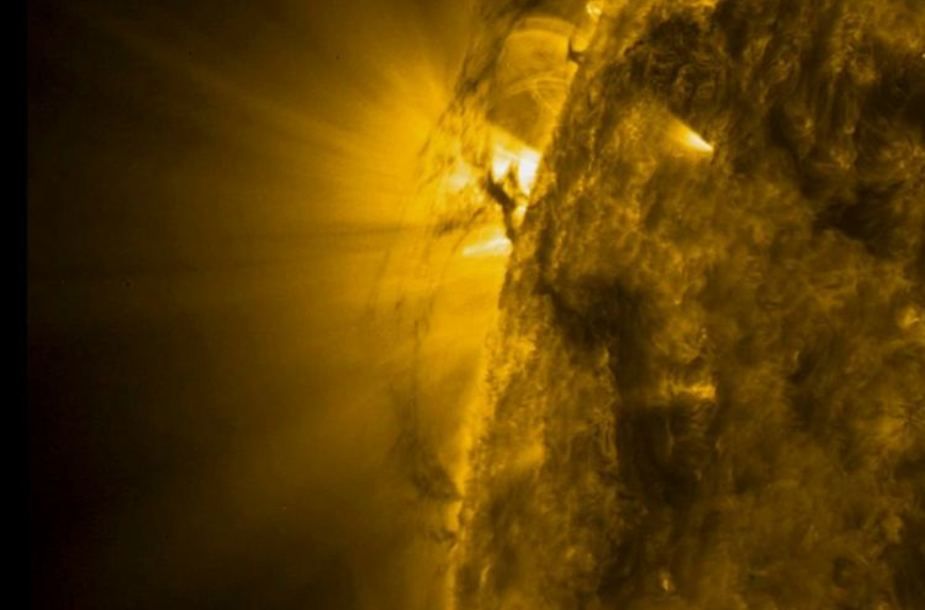 Учені зрозуміли природу торнадо на Сонці