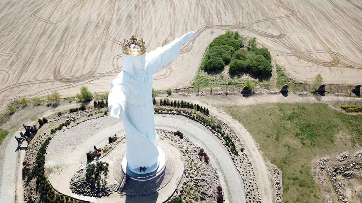 У Польщі гігантська статуя Ісуса Христа "роздає" Wi-Fi: фотофакт - фото 1