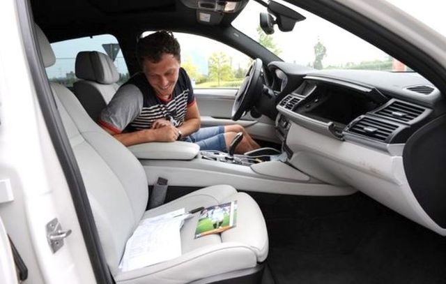 У зірки Шахтаря викрали автомобіль- фото 239705