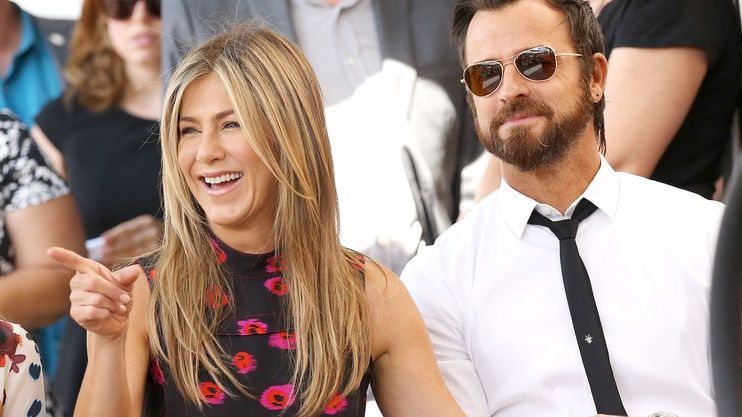 Дженніфер Еністон відреагувала на чутки про новий роман свого колишнього