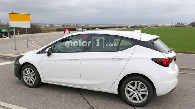 Оновлений Opel Astra - фото 238683