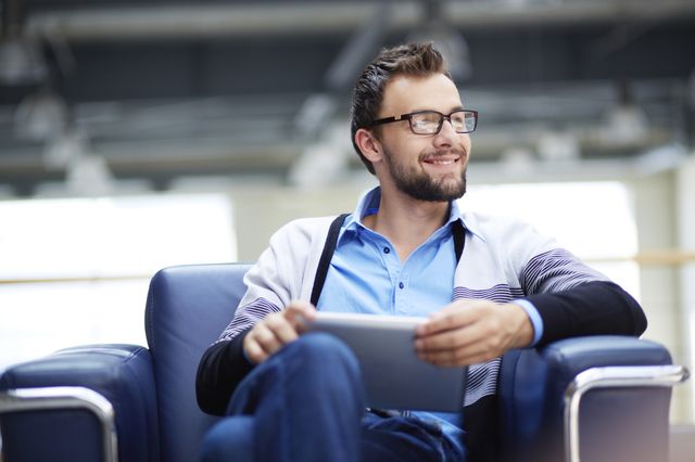 Привабливі vs Непривабливі: учені розповіли, хто заробляє більше - фото 242690