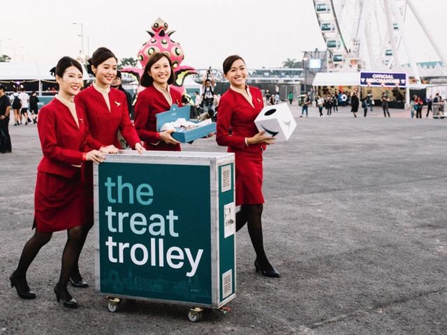 Стюардесам авіаліній Гонконгу дозволили позбутись спідниць - фото 238791