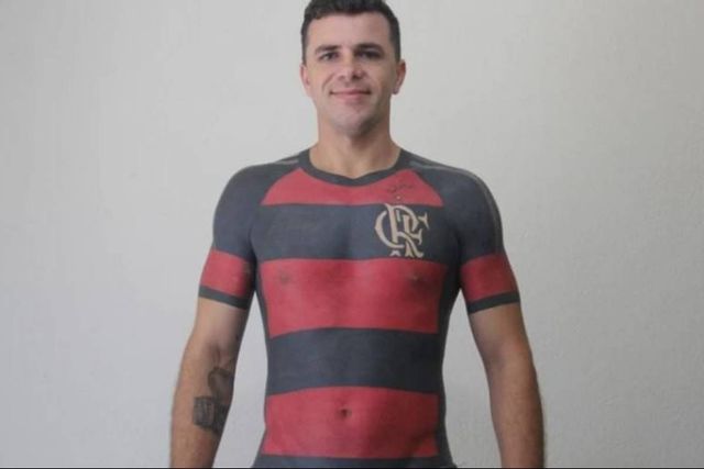 Житель Бразилії набив татуювання футболки улюбленої футбольної команди - фото 243689