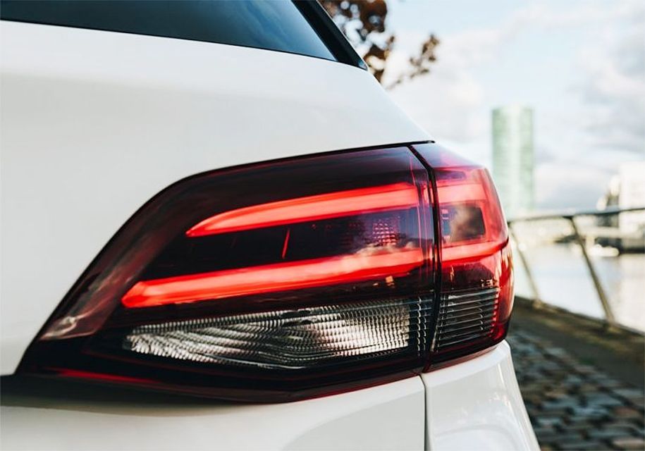 Оновлений Opel Astra: з'явилися перші зображення