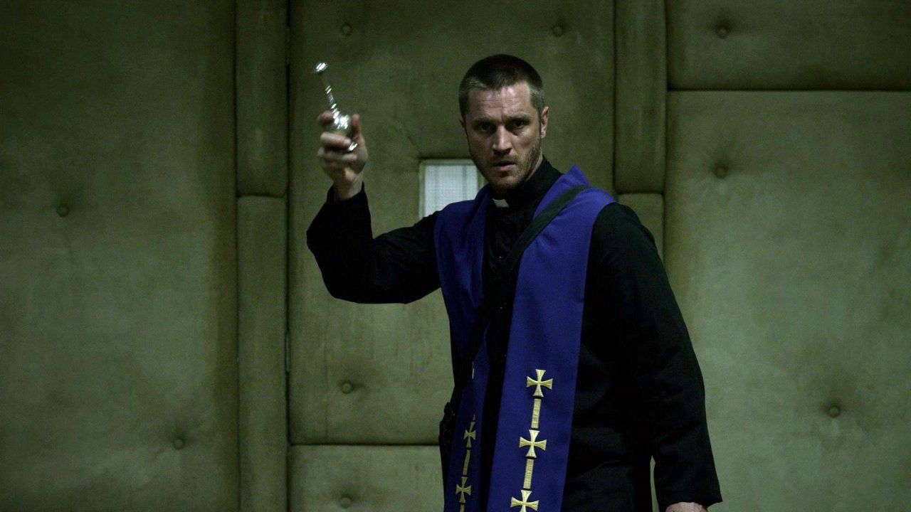 Священики почали проводити обряди екзорцизму телефоном