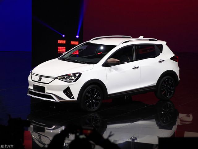 Volkswagen показав у Китаї серійний кросовер SOL - фото 243586