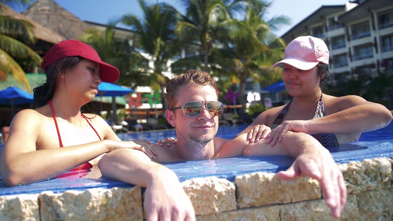 Дружба ледь не зірвав весілля через власну вагу: - фото 1