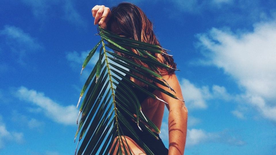 Влітку буде популярним в'язаний бандо у нейтральних тонах - фото 1