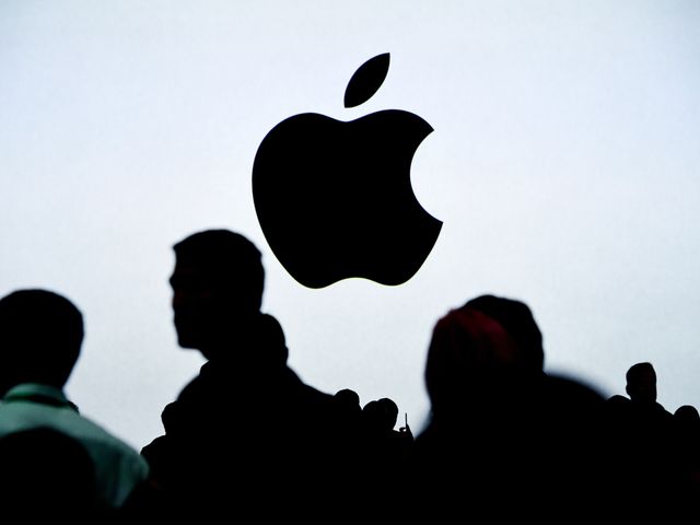 Apple заборонила працівникам зливати інформацію під загрозою звільнення - фото 240556