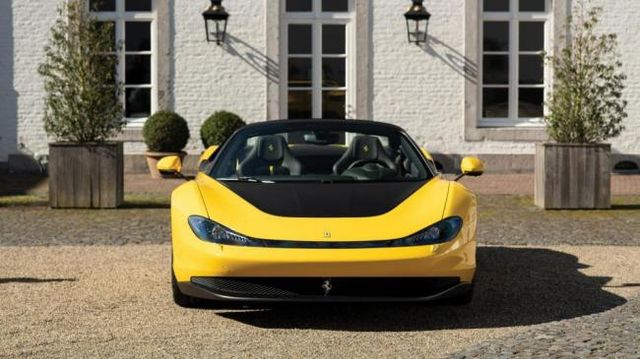 Унікальний автомобіль Ferrari виставили на аукціон- фото 242148