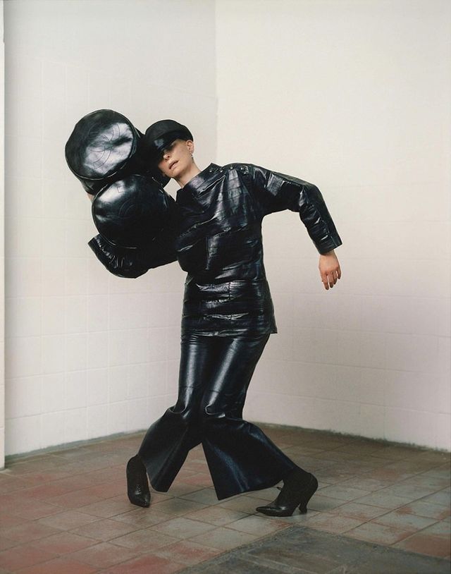 Тільда Свінтон знялася для глянцю: ефектні фото - фото 241346