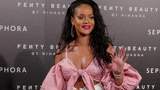 Балаклава і сережки: Rihanna знову здивувала своїм виглядом