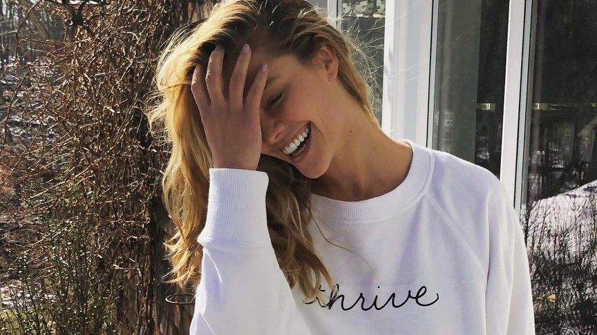 Колишня Ді Капріо розгулювала топлес у лісі (18+)