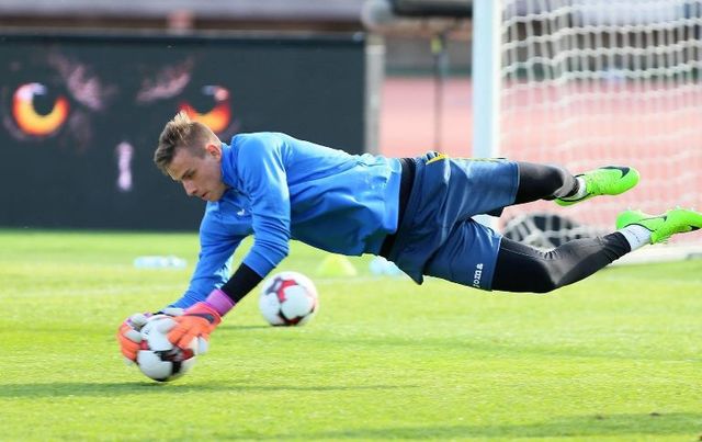Стало відомо, який клуб обрав український воротар для продовження кар'єри - фото 238666