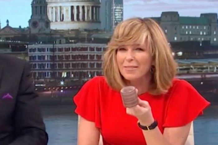 Курйоз у прямому ефірі: британська телеведуча забула зняти бігуді