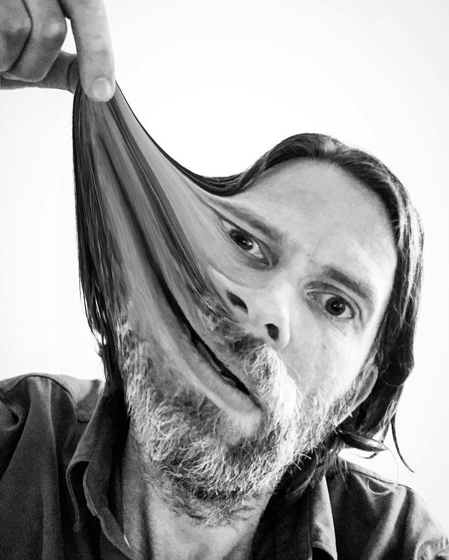 Цей чоловік ненавидить нудні селфі, тому перетворює їх у мистецтво - фото 246418