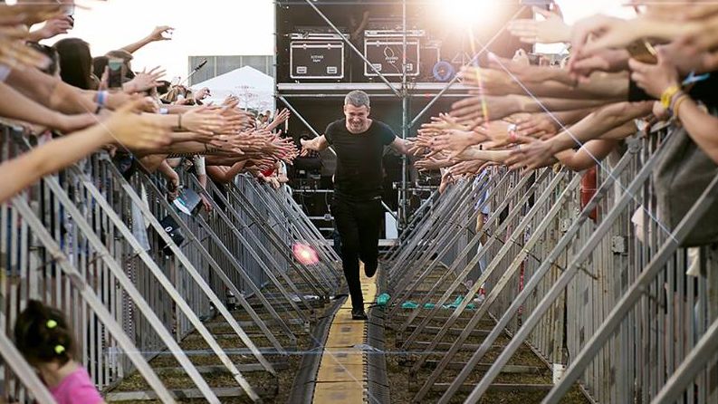 Арсен Мірзоян випустив дуже розпусний кліп, який вас здивує