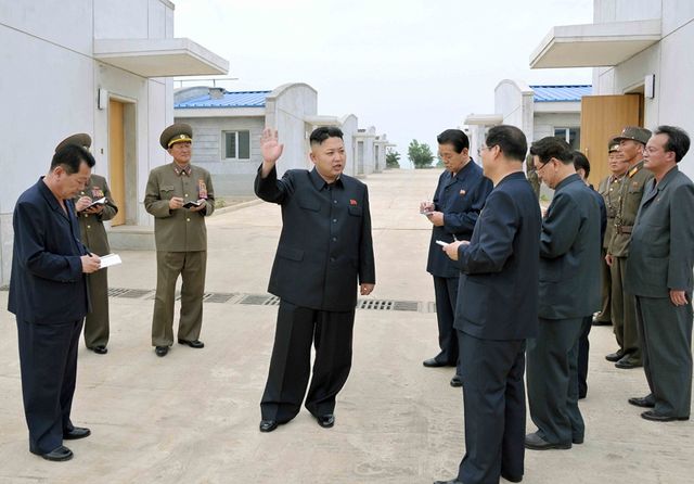 ЗМІ з'ясували секрет взуття Кім Чен Ина - фото 245237