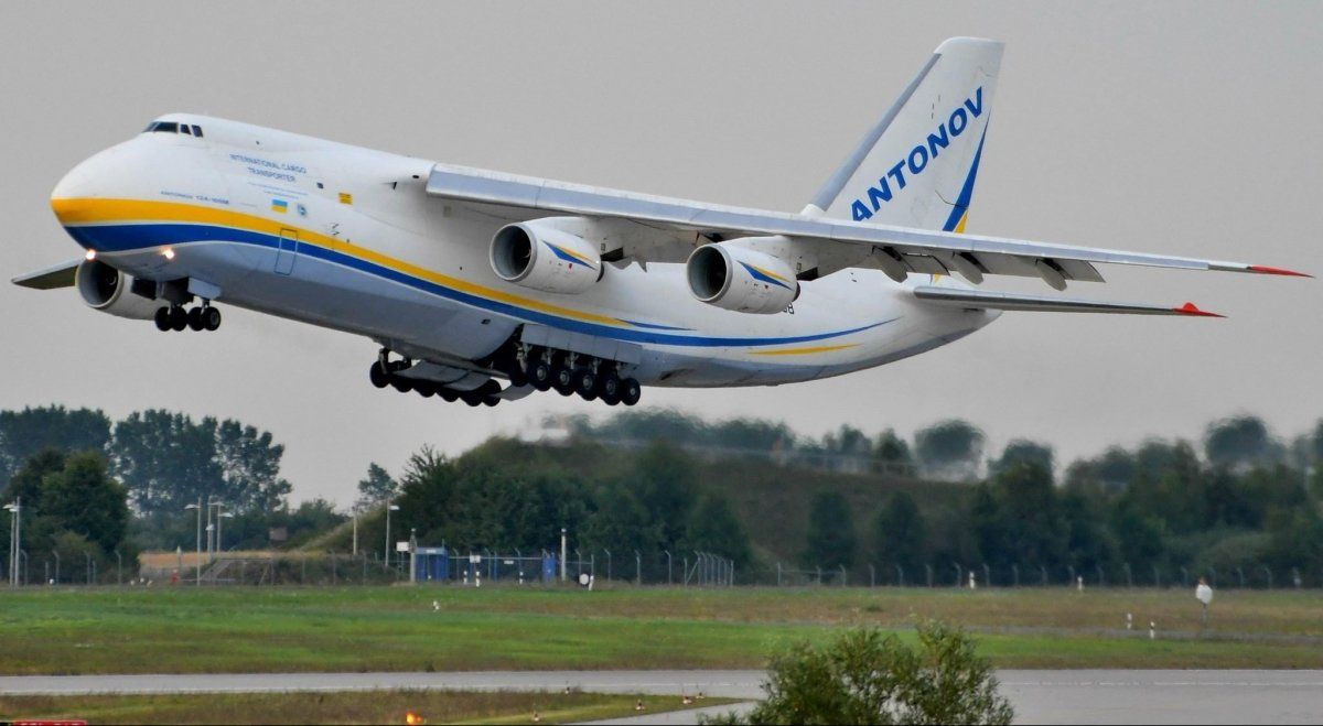 Український авіагігант здійснив показовий політ на виставці в Туреччині: з'явилося відео