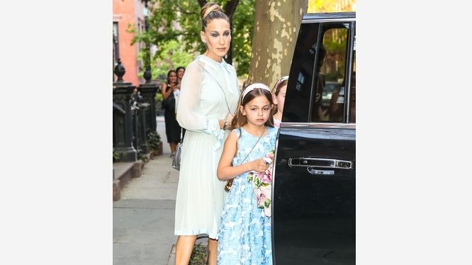 Сара Джессіка Паркер з'явилася на публіці з доньками-близнятками: фотофакт